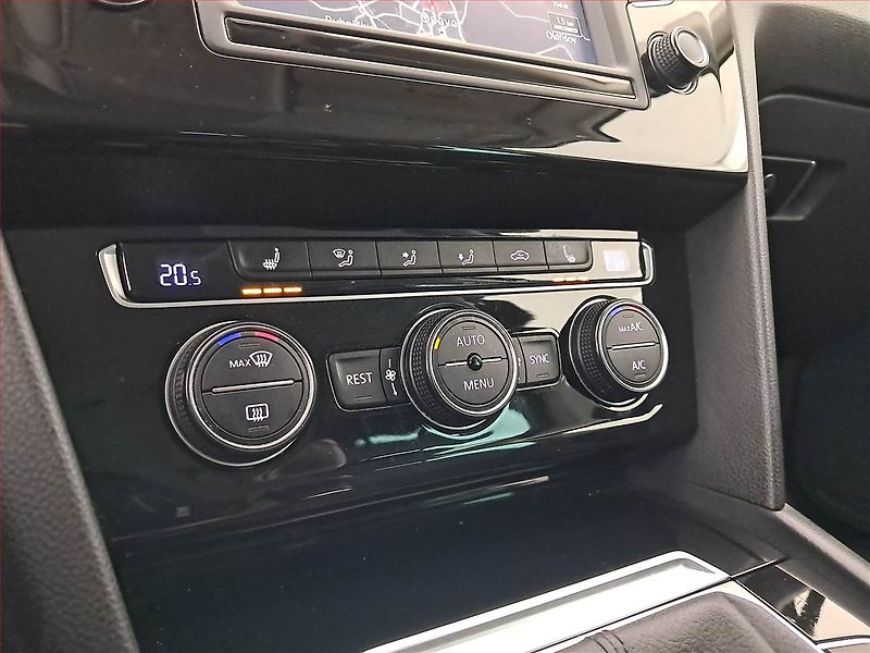 Volkswagen Passat (2014) Highline 2.0 TDI, Kůže, Navi - fotka 16 z 19