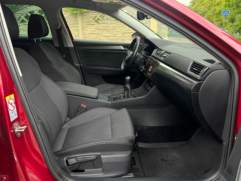 Škoda Superb 2.0TDi F.LED, KAMERA, EL.TAŽNÉ - fotka 19 z 26