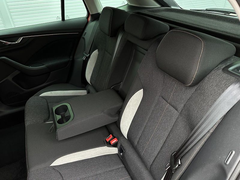Škoda Scala 1.5TSi DSG 150PS LED V.Cockpit - fotka 37 z 44