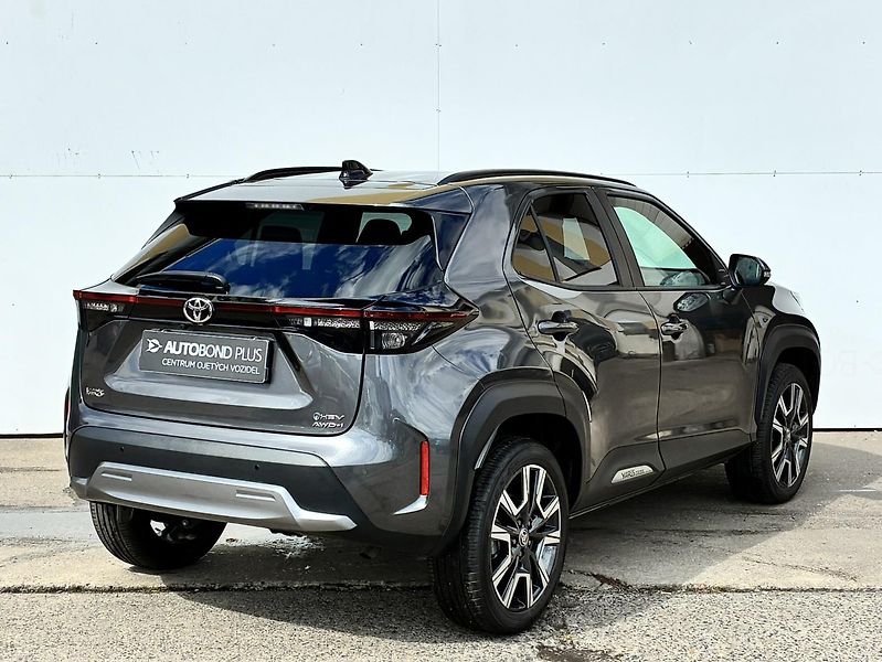 Toyota Yaris Cross 1.5 HSD 130k e-CVT AWD Executi - fotka 2 z 22