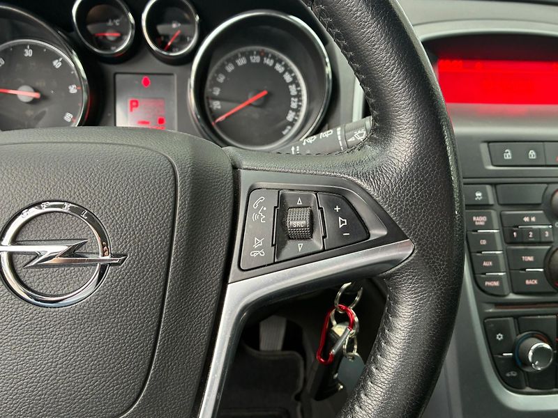 Opel Astra (2013) 2.0DCTi, 121KW, AUTOMAT - fotka 19 z 23