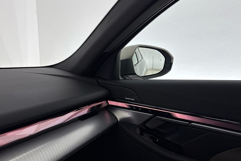 BMW Řada 5 540d xDrive Touring - fotka 17 z 24