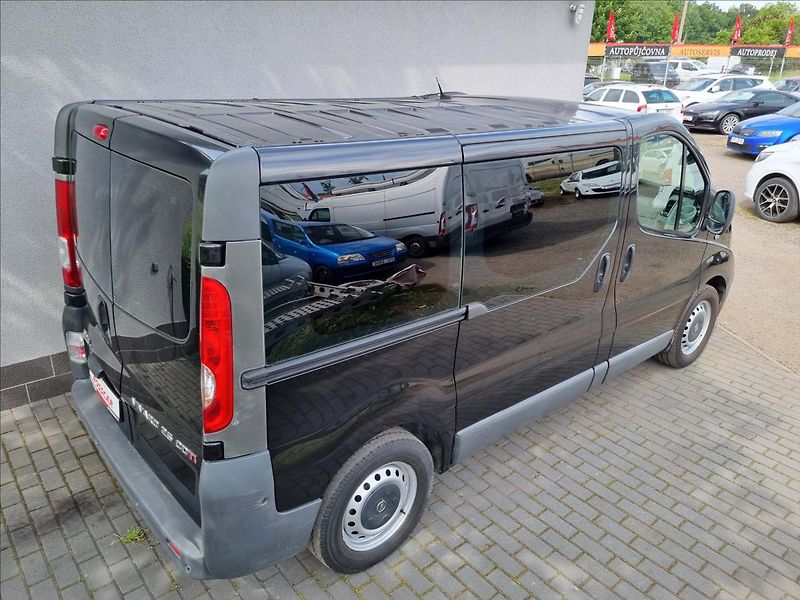 Opel Vivaro 2,5 DCi 8 Míst Webasto 2xKlima - fotka 7 z 31