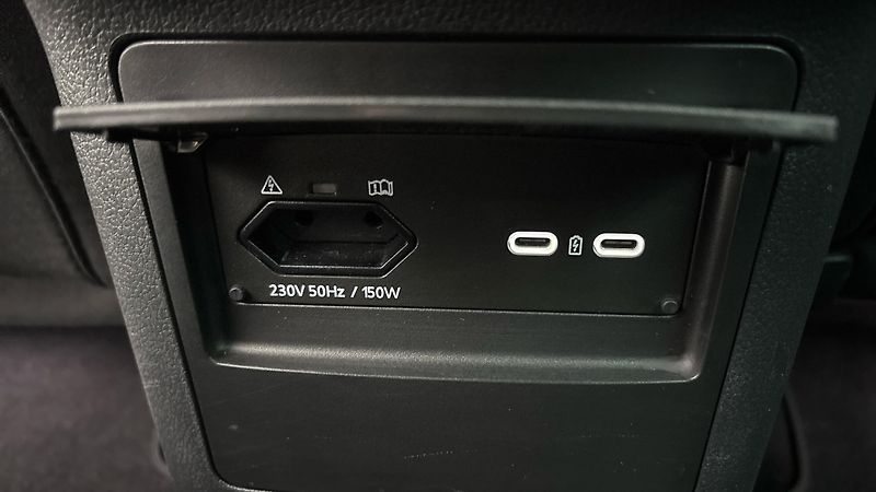 Škoda Superb 2.0 TDI DSG 4x4 Style Combi - fotka 24 z 32