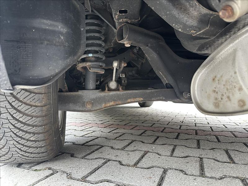 Mitsubishi Lancer 1,6 33 tis KM !! TOP STAV !! - fotka 26 z 27