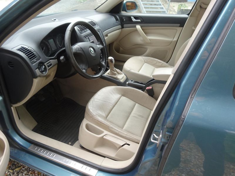 Škoda Octavia 1.6MPi Taž.zař. Plná nádrž - fotka 2 z 6