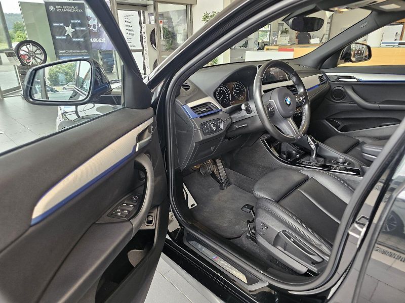 BMW X2 sDrive18i - fotka 10 z 24