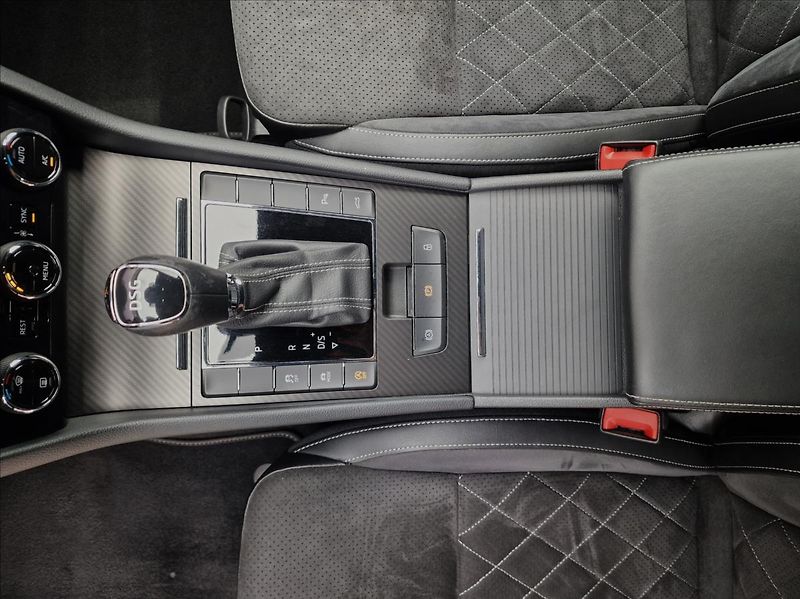 Škoda Superb 2.0TDI 140kW DSG SportLine ,ČR - fotka 37 z 50