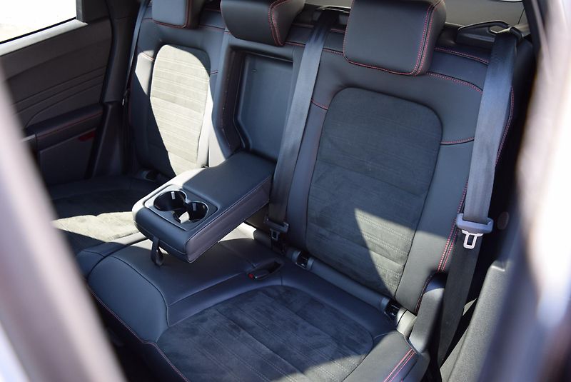 Ford Kuga (2022) 2.5 DURATEC PHEV 112kw e-CVT - fotka 19 z 50