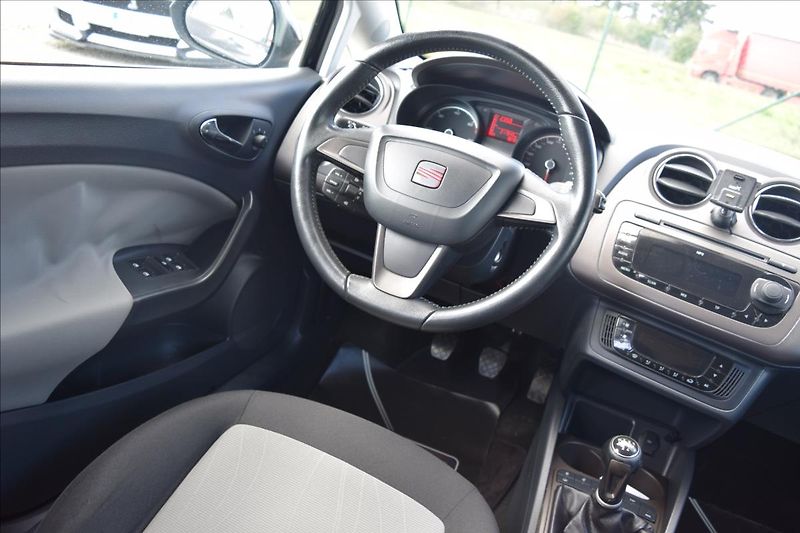 Seat Ibiza 1,6 TDI 66KW PO SERVISE 2XKOLA - fotka 29 z 48