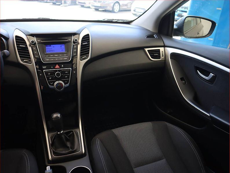 Hyundai i30 (2014) 1.4 CVVT - fotka 8 z 14