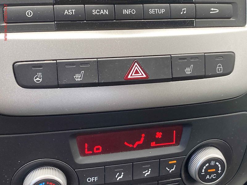 Kia Venga (2016) 1.4i, Výhřev sed, TZ - fotka 15 z 18