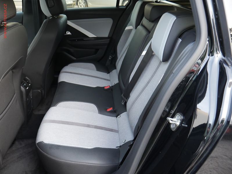 Opel Astra (2023) 1.5 CDTi, Elegance, LED, navi - fotka 10 z 16