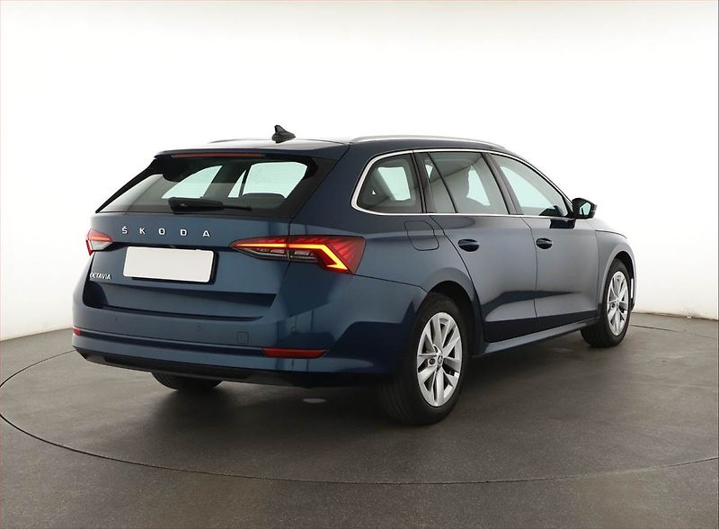 Škoda Octavia (2022) 2.0 TDI, Automat, ČR,1.maj - fotka 5 z 19