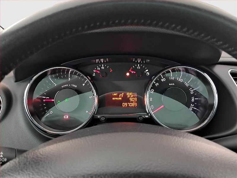Peugeot 3008 (2014) 1.6 HDi, Navi, Tempomat - fotka 11 z 20