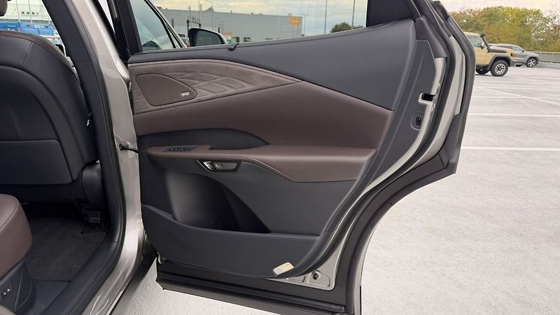 Lexus RX 450h plus 450H+ 2,5 PHEV LUXURY PANORAMI - fotka 14 z 31