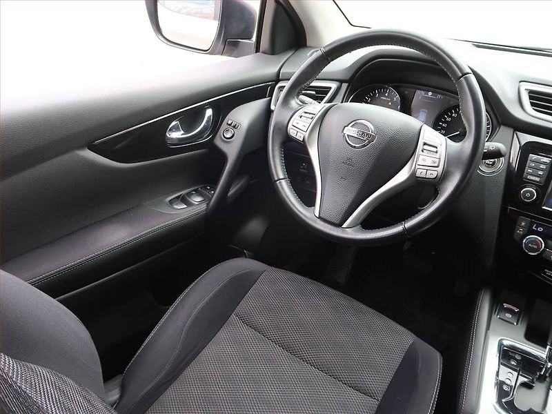 Nissan Qashqai (2015) 1.2 DIG-T, Automat, Serv.kniha - fotka 7 z 17