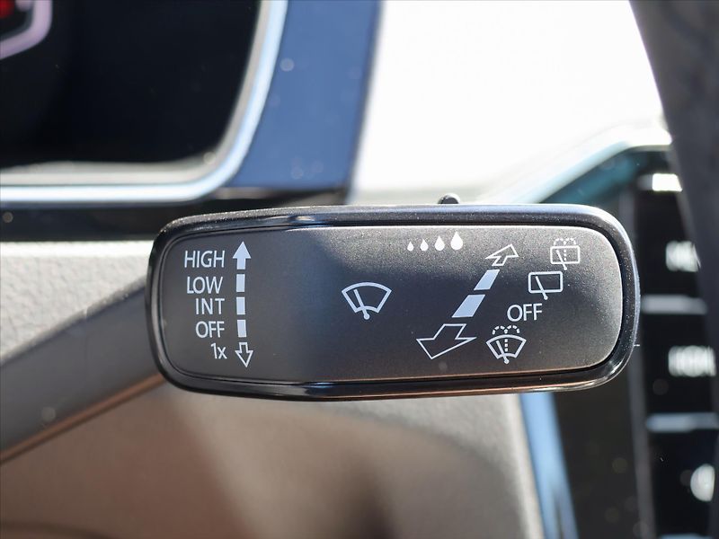 Volkswagen Passat 2,0 TDI DSG Matrix Virtual DPH - fotka 23 z 37