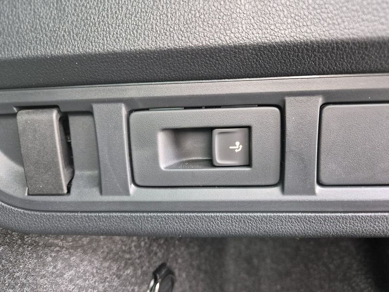 Škoda Octavia Selection 1.5 TSI 110 kW - fotka 17 z 32