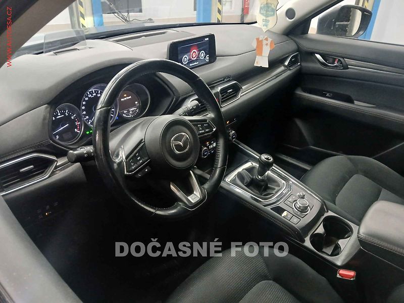 Mazda CX-5 (2018) 2.0i skyaktive 4x4, 1.maj,ČR - fotka 3 z 3