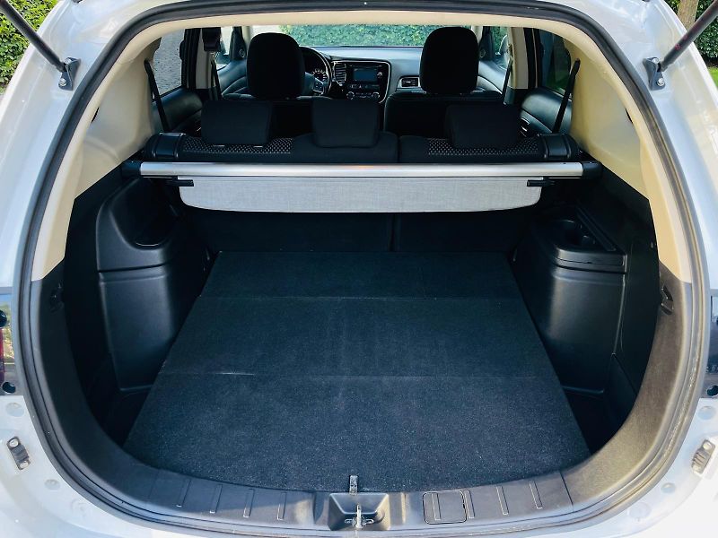 Mitsubishi Outlander 2.0i 1.MAJITEL SERVISKA TAŽNÉ - fotka 21 z 46