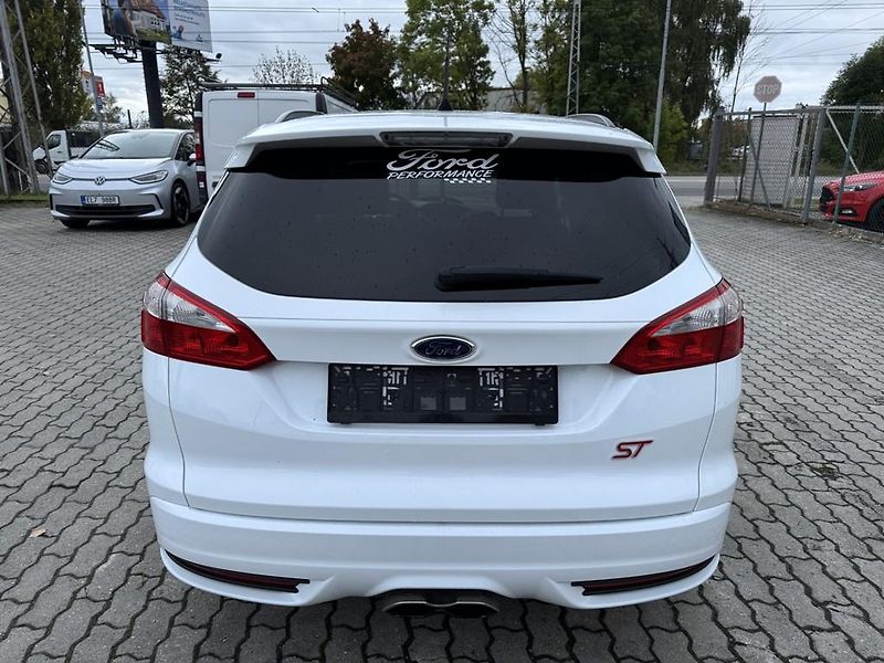 Ford Focus ST 2.0 EB 184 kW nehavar. - fotka 4 z 12
