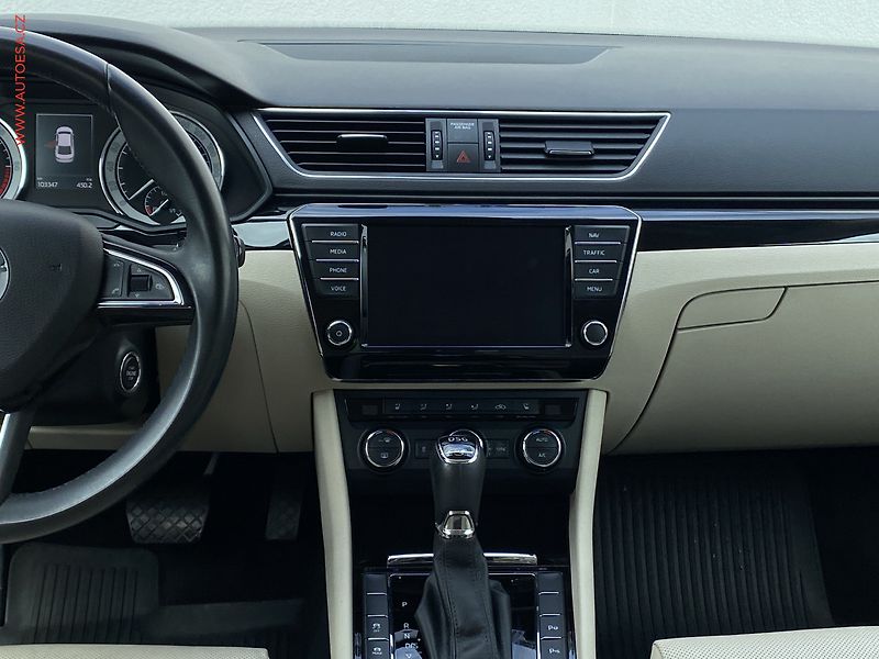 Škoda Superb (2016) 2.0TDi, ČR, L&K, DSG, bixen - fotka 11 z 23