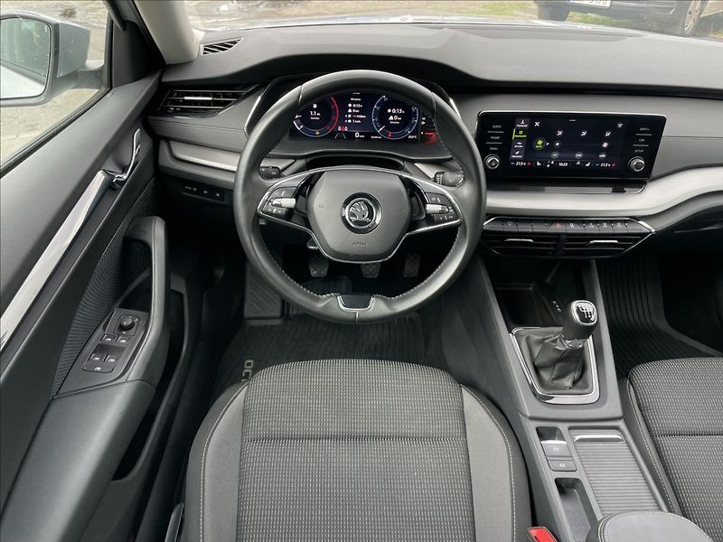 Škoda Octavia 2,0 TDI Combi Ambition Plus - fotka 7 z 23