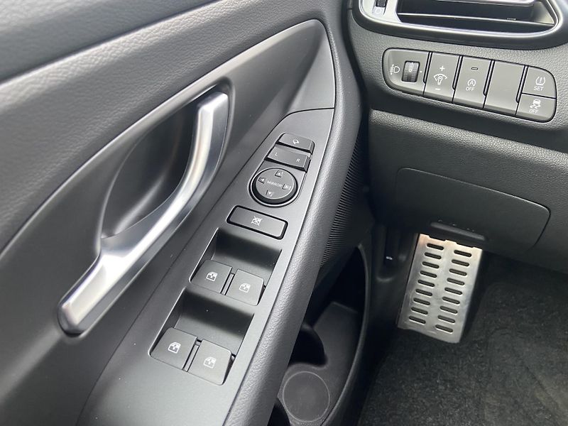 Hyundai i30 1.5 T-GDI 103kW DCT N-Line - fotka 13 z 19
