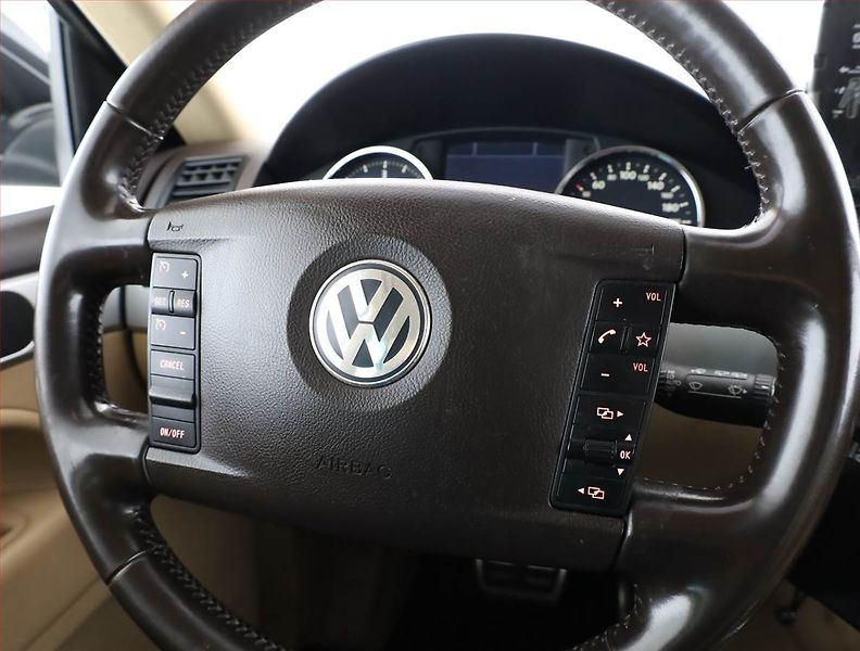 Volkswagen Touareg (2008) 3.0 TDI, 4X4, Automat, Navi - fotka 8 z 17