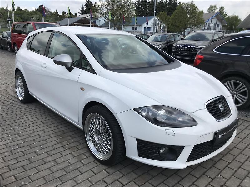 Seat Leon 2,0 FR  (Formula Racing) - fotka 2 z 16
