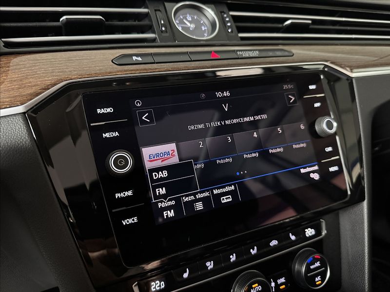 Volkswagen Passat 2,0 TDi  DSG Highline Virtual - fotka 37 z 49