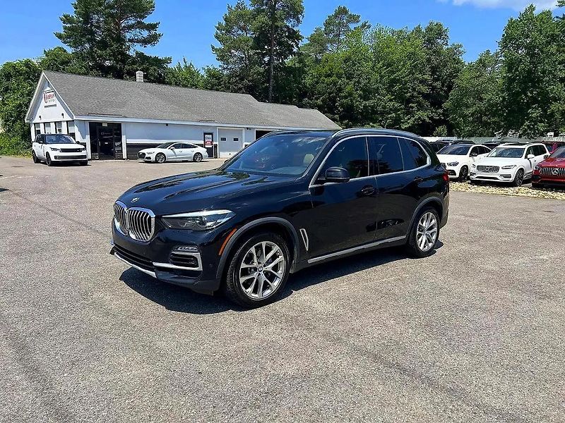 BMW X5 (2021) Auto na cestě - fotka 1 z 10