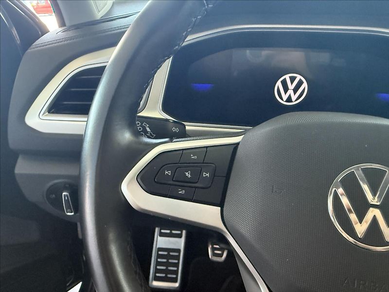 Volkswagen T-Roc 1,0   TSI 85kW,SERVISKA,1.MAJ - fotka 13 z 25