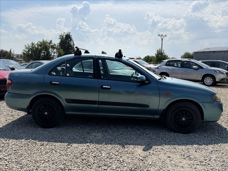Nissan Almera 1,8 i - fotka 4 z 21