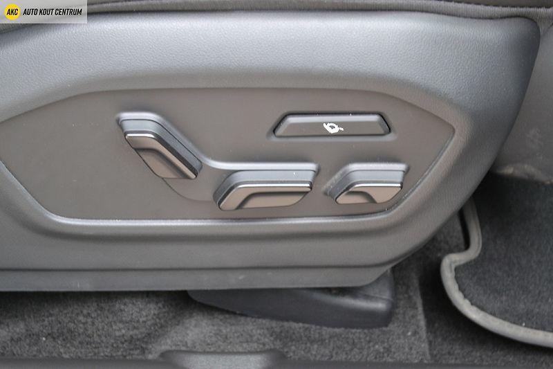 Hyundai Santa Fe 1.6T-GDI HEV 4WD CALLIGRAPHY 7 - fotka 15 z 95