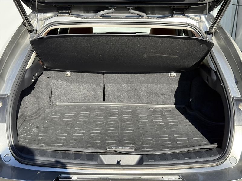 Lexus UX 250h 2,0 Luxury, 4x4  UX - fotka 25 z 25