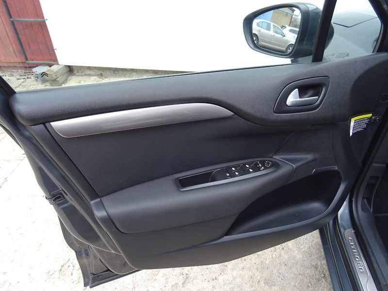 Citroën C4 (2013) 1.6HDi,84kW,S.kn,klima,ALU - fotka 17 z 23