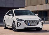 Hyundai Ioniq PHEV. Výbava Future (-195 000 Kč) na 704 990 Kč