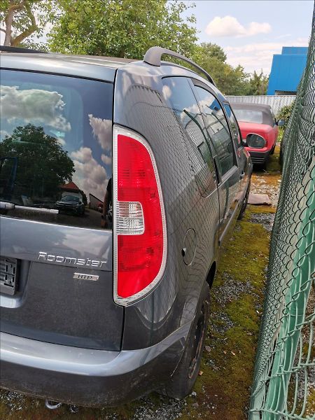 Škoda Roomster 1,2 HTP na náhradní díly - fotka 3 z 6
