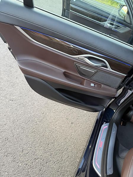 BMW Řada 7 (2020) BMW 750i xDrive 4.4 V8 390 kW  - fotka 27 z 33