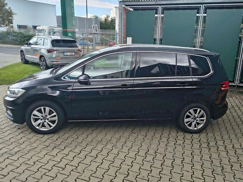 Volkswagen Touran (2023) HIGHLINE 2.0TDI 110KW DSG ZÁRU - fotka 13 z 23