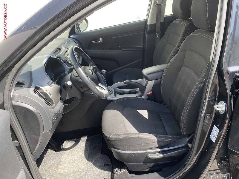 Kia Sportage (2015) 1.6 GDi, AC, výhřev sed - fotka 9 z 14