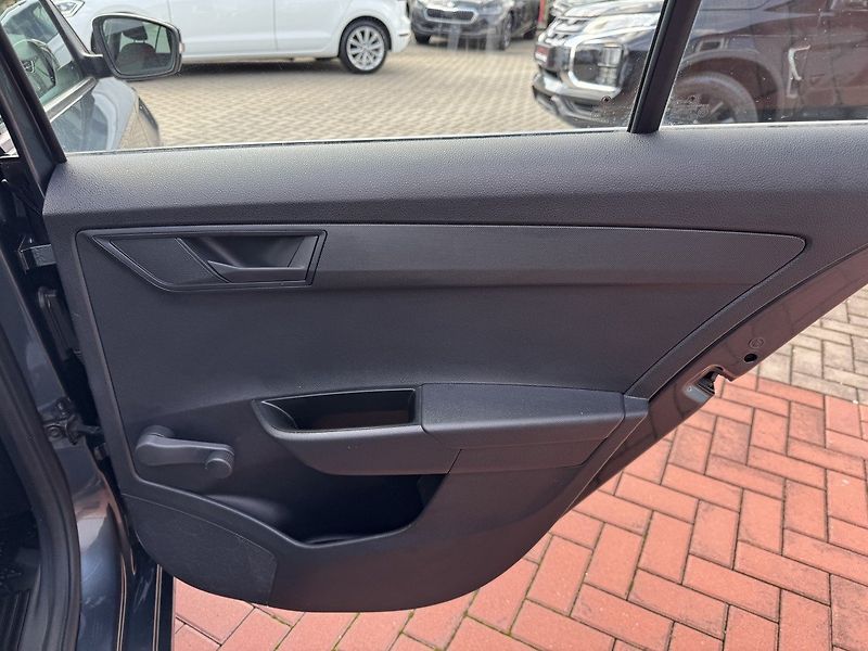 Škoda Fabia (2018) 1.0MPi Klima Výhřev Sedadel BT - fotka 19 z 45