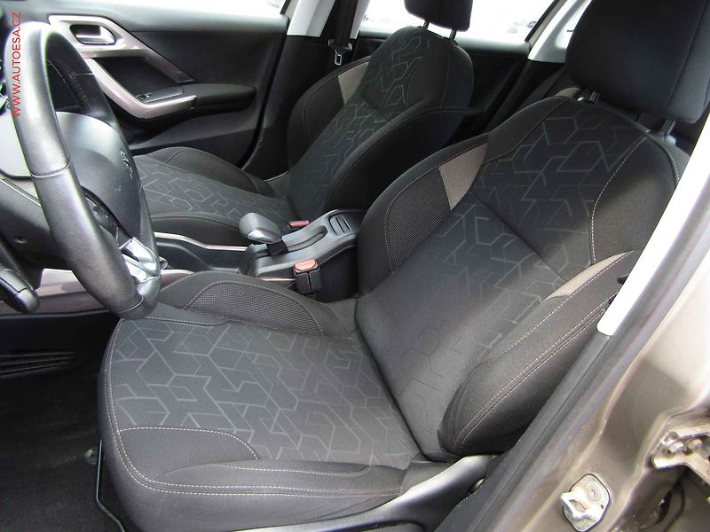 Peugeot 2008 (2016) 1.2 PT, ČR, AC, tempo, park - fotka 9 z 19