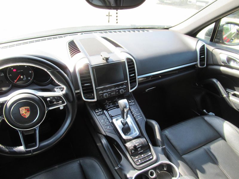 Porsche Cayenne (2015) - fotka 6 z 13