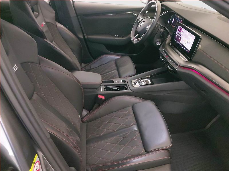 Škoda Octavia (2023) RS 2.0 TSI - fotka 9 z 17