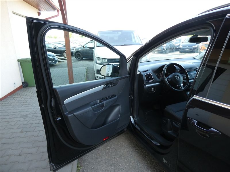 Volkswagen Sharan 2,0 TDi DSG STYLE serviska - fotka 21 z 48