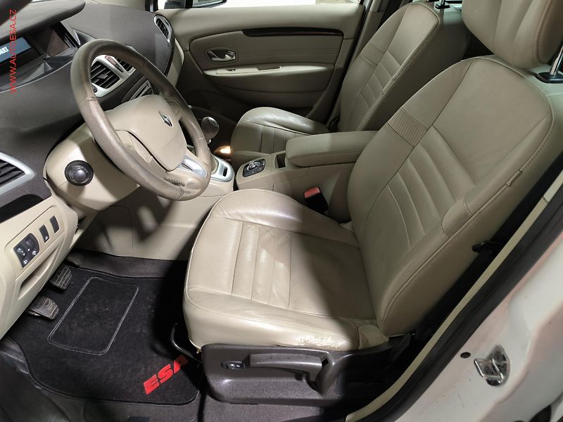 Renault Mégane (2009) 1.9dCi, AC, kůže - fotka 9 z 17