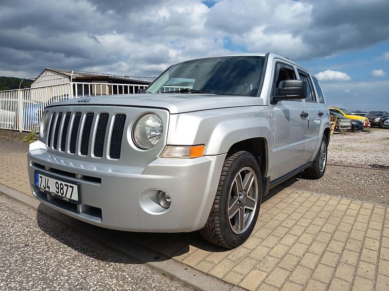 Jeep Patriot (2010) 2.0 TD 103kw - fotka 8 z 35
